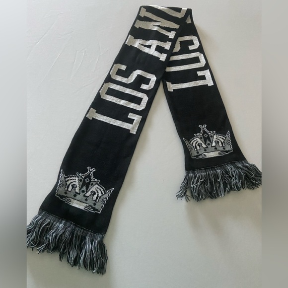 NHL Other - NHL Los Angeles Kings Hockey black and white scarf